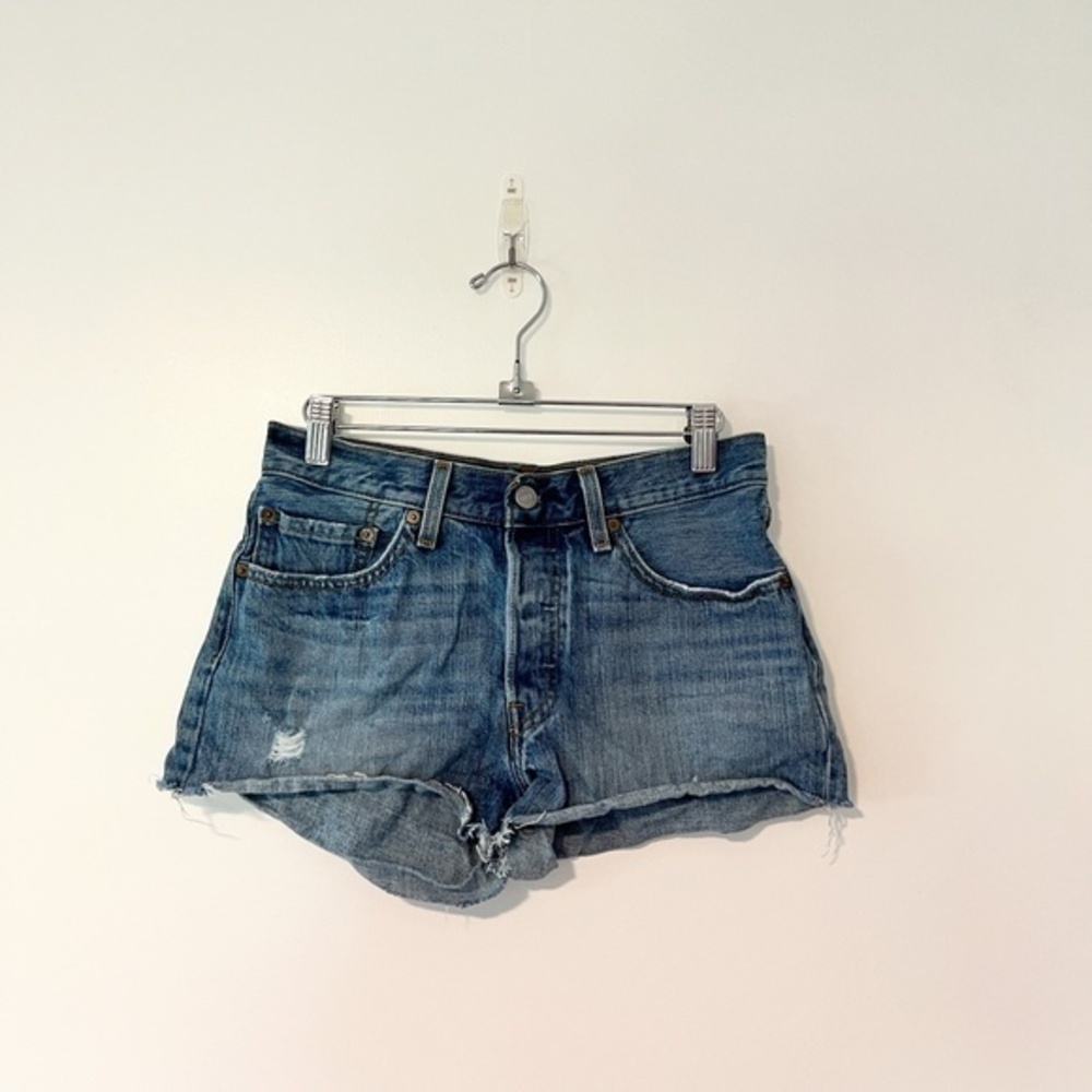 Levi's High Rise Medium Wash Denim Shorts sz 26